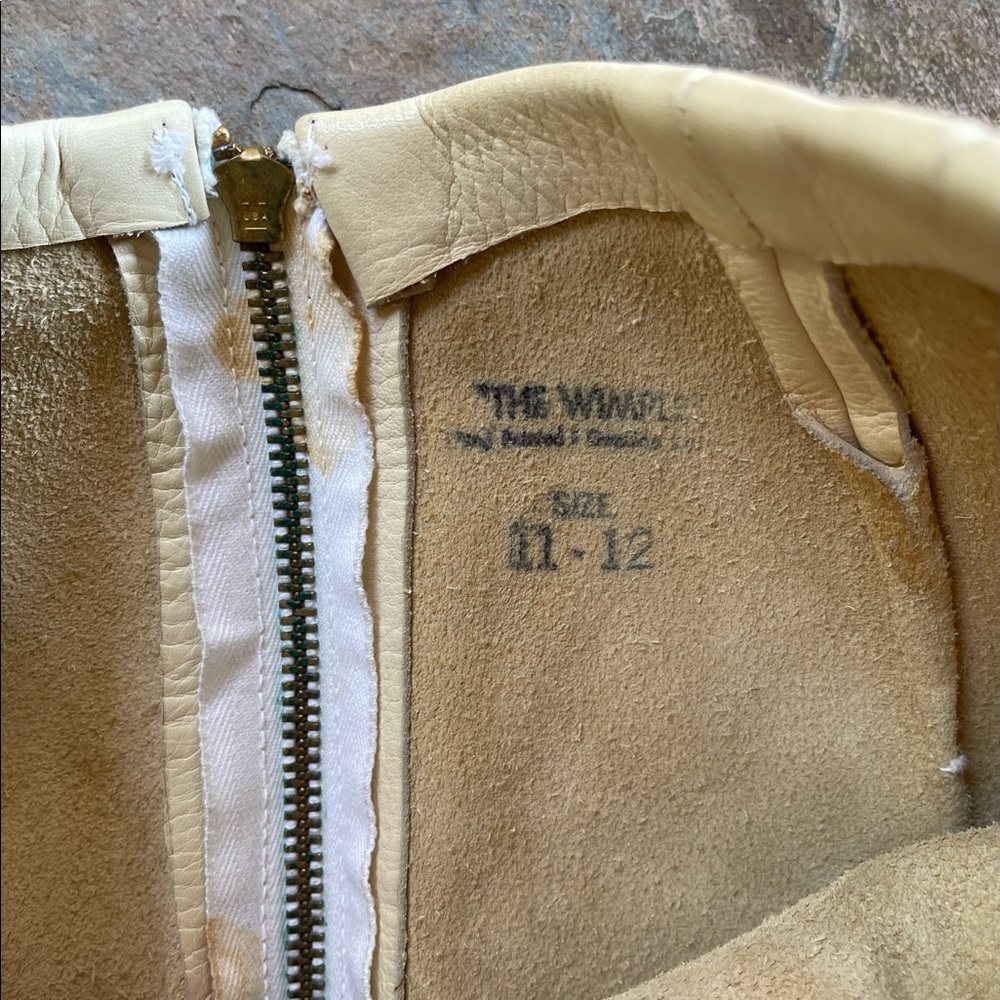 ONE OF A KIND!!! Vintage white leather hand painted shorts - Picture 7 of 9